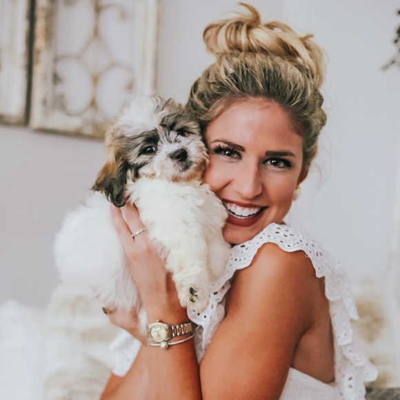 Meet your posher! Feel free to make an offer! - Picture 1 of 7